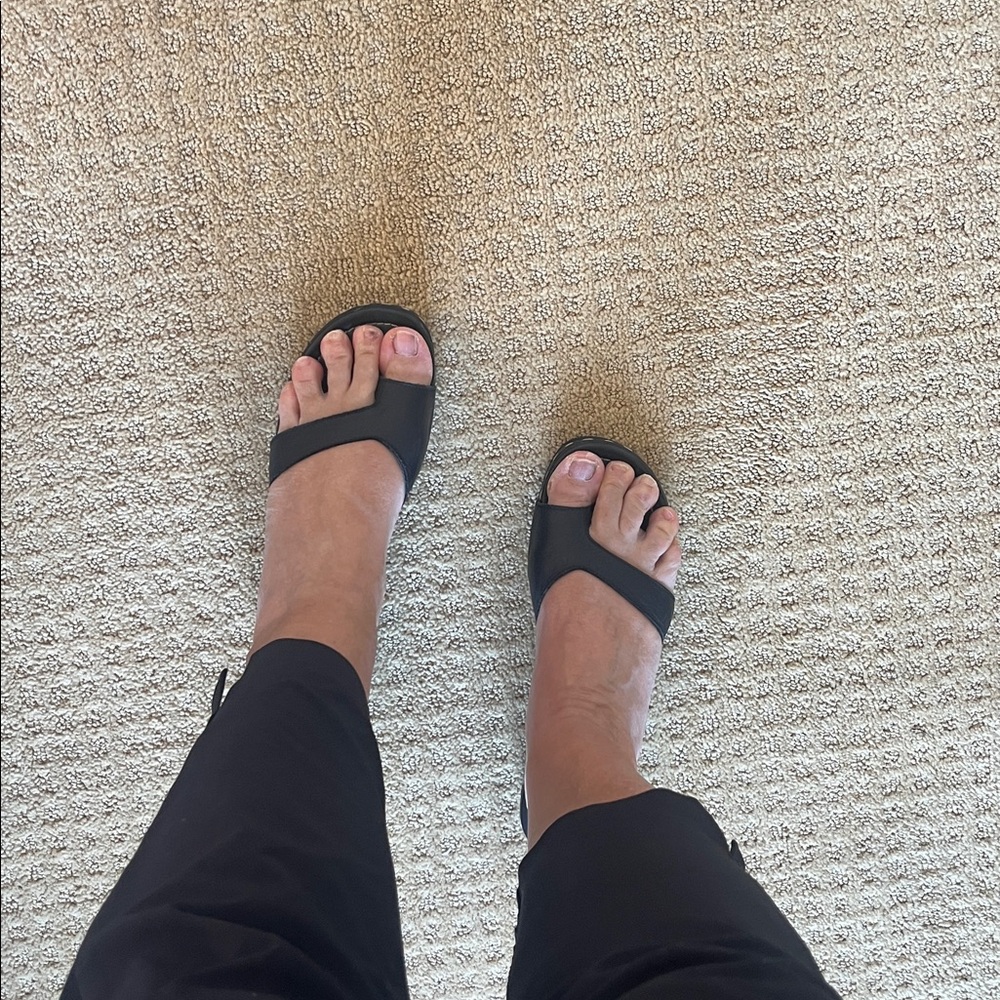 Donald J. Pliner Black Leather Wedge Thong Sandals - Picture 10 of 12